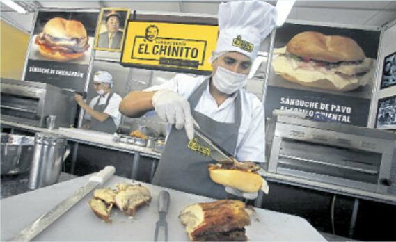 El pan con chicharrón es una de las delicias que ofrecen reconocidas sangucherías como 'El Chiniito' (Trome)