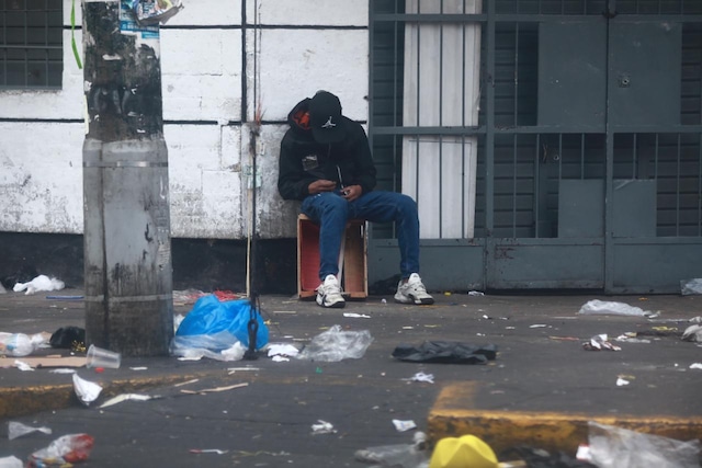 Amanecer en las calles de Lima después de los festejos por Año Nuevo.
Foto: César Grados/@photo.gec