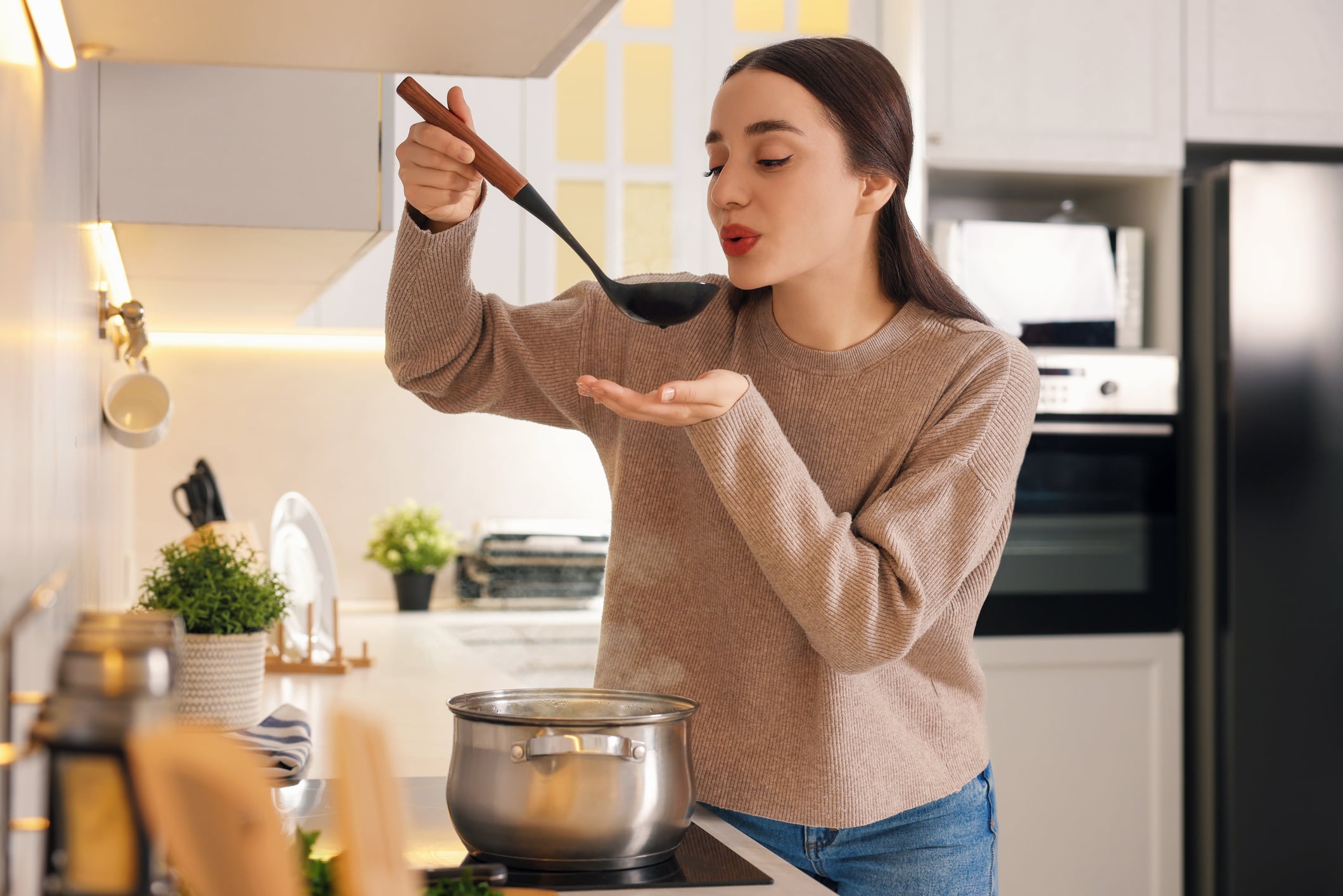 No es necesario disponer de horas libres. Dedicar entre 10 y 15 minutos al día a una actividad que disfrutes puede ser suficiente para convertir el autocuidado en un hábito. Foto: Istock