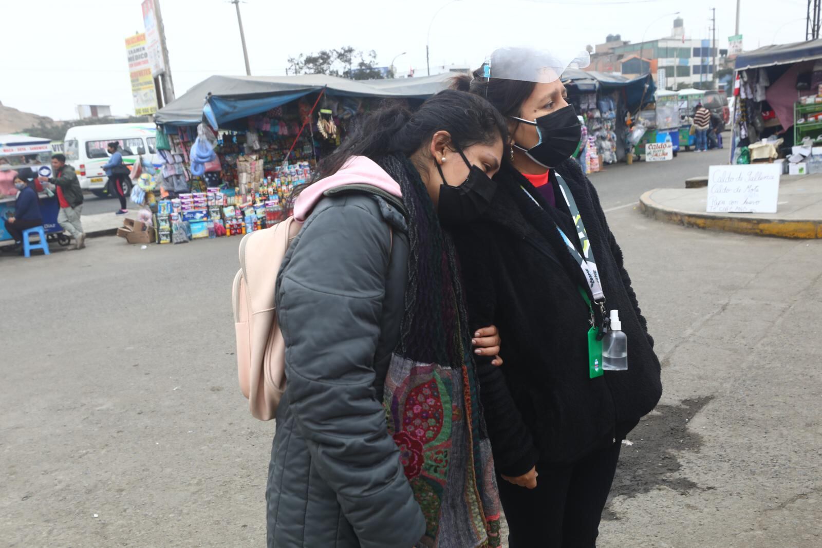 Familiares de las víctimas se mostraron desconsolados al enterarse de la muerte de don David. | Foto: Gonzalo Córdova