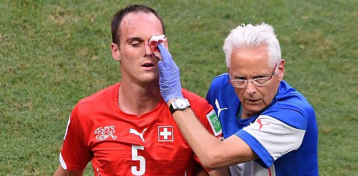 Steve Von Bergen sufrió un codazo de Giroud y quedó fuera del Mundial