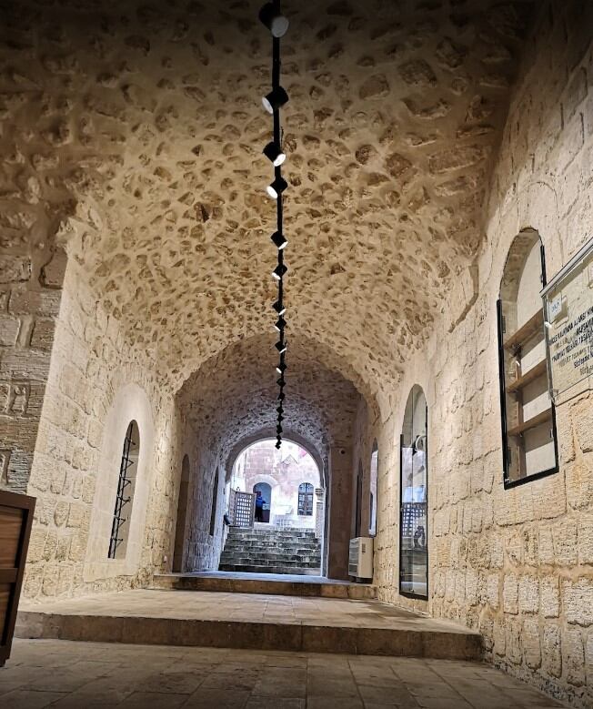 Uno de los pasajes al interior de la mansión Midyat Konukevi (Foto: google maps)