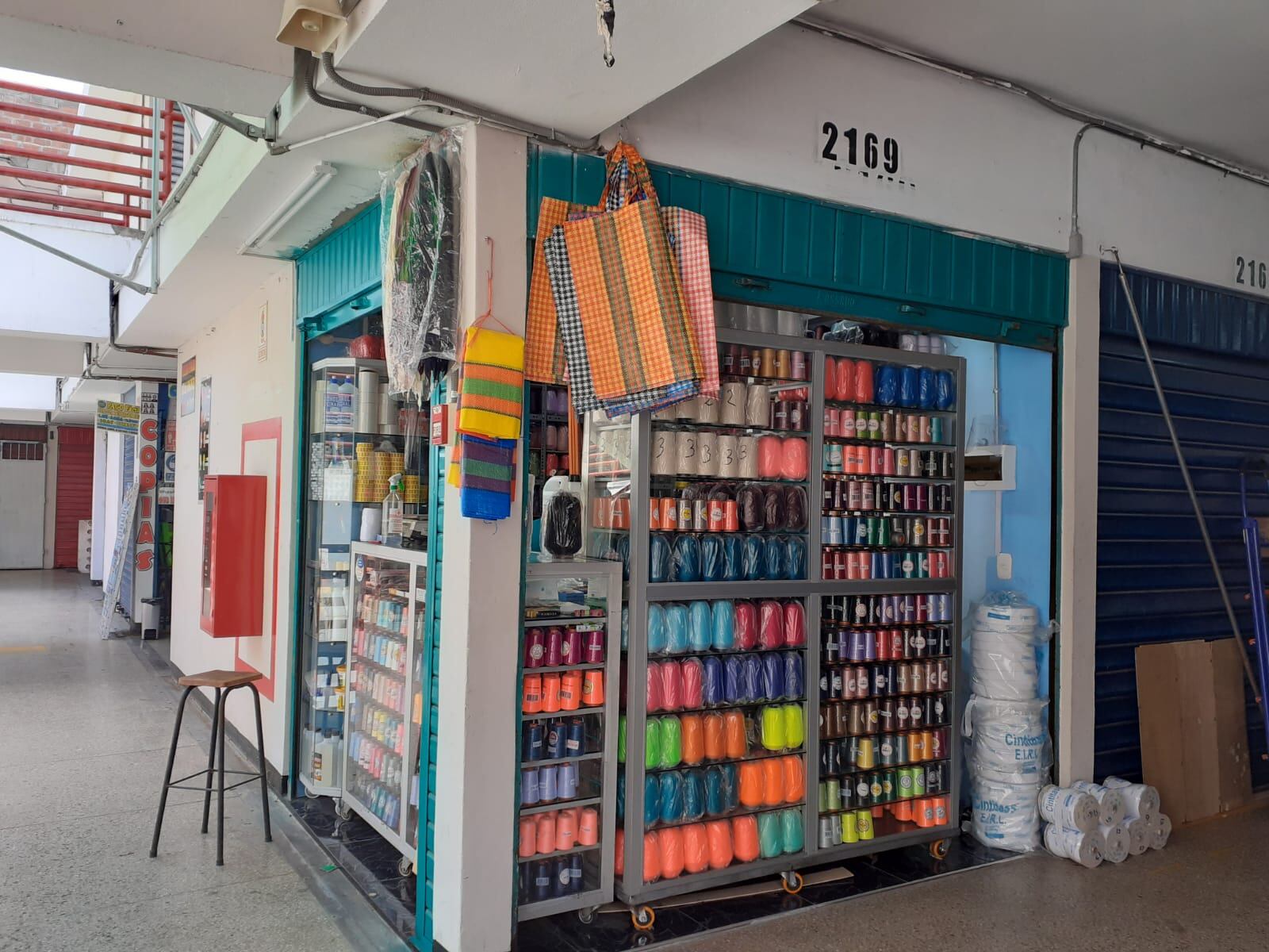 Luis Jerson Azalde Negrón (30), ‘Gato’, ingresó a robar mercadería a una tienda en Gamarra, pero al quedar al descubierto, fue atrapado por los policías del Escuadrón de Emergencia de Los Halcones.