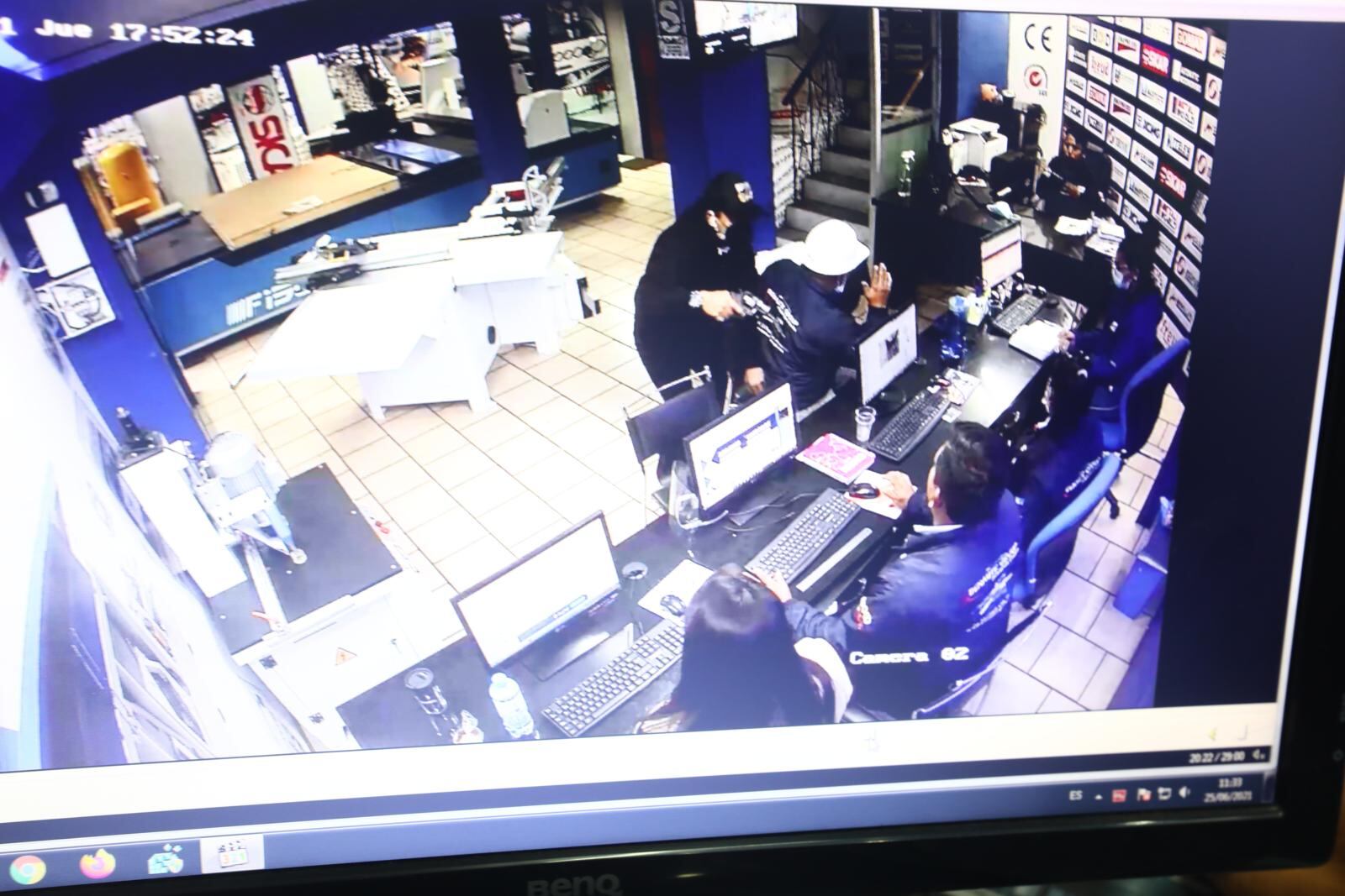 Momentos en que el delincuente armado roba