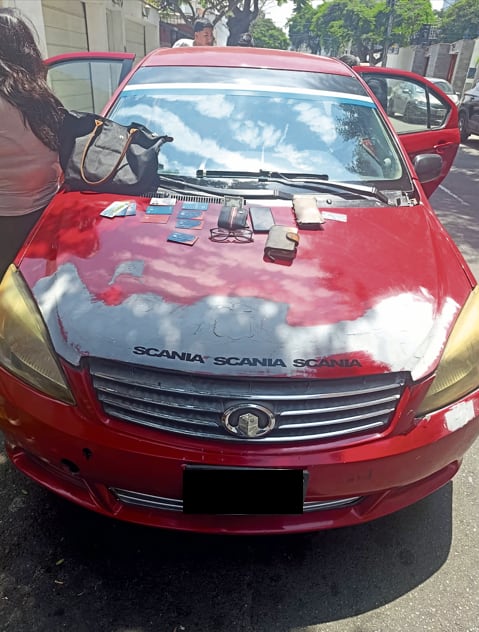 Las integrantes de ‘Las Inadaptadas del Hampa’ fueron atrapadas en un auto color rojo en Miraflores.