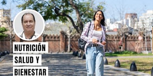 Caminar todos los días mejora la salud del corazón, ayuda a controlar el peso y reduce el estrés de forma sencilla y gratuita. Foto: composición/Istock