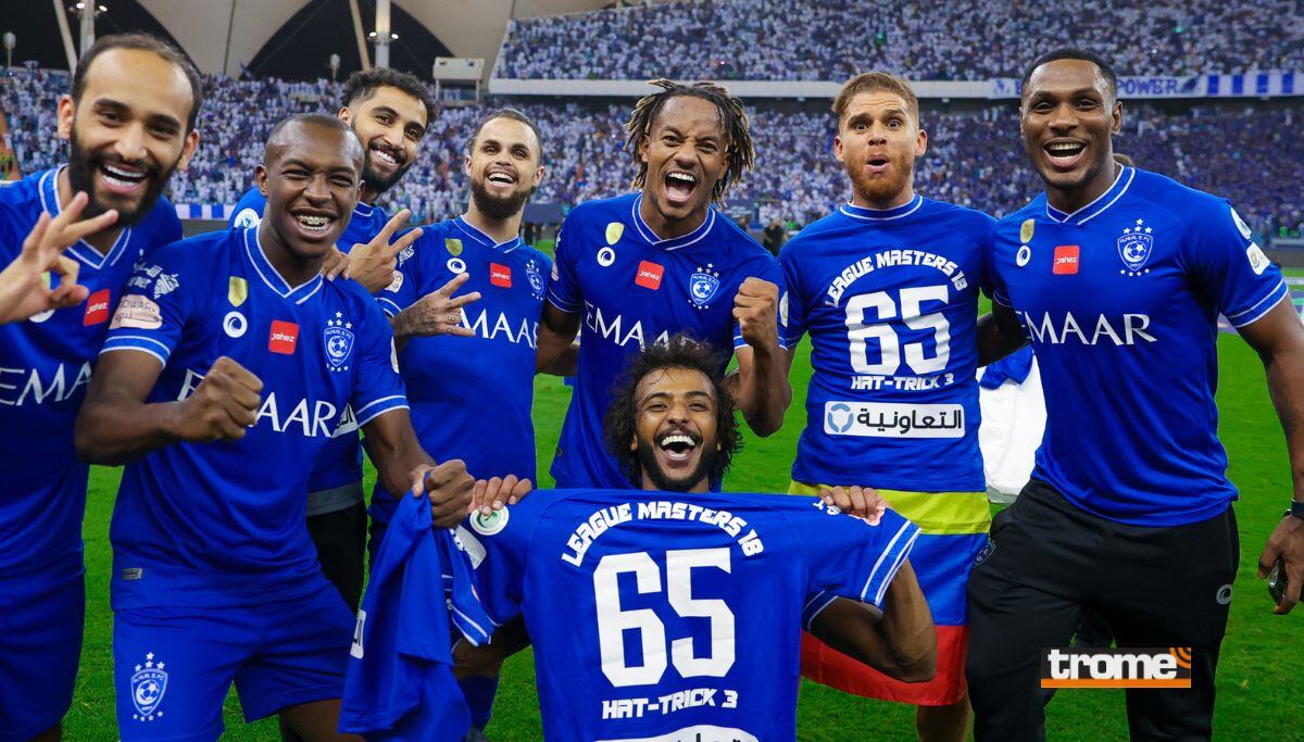 André Carrillo extenderia sus festejos en vestuario con champan y baile (@Alhilafc)