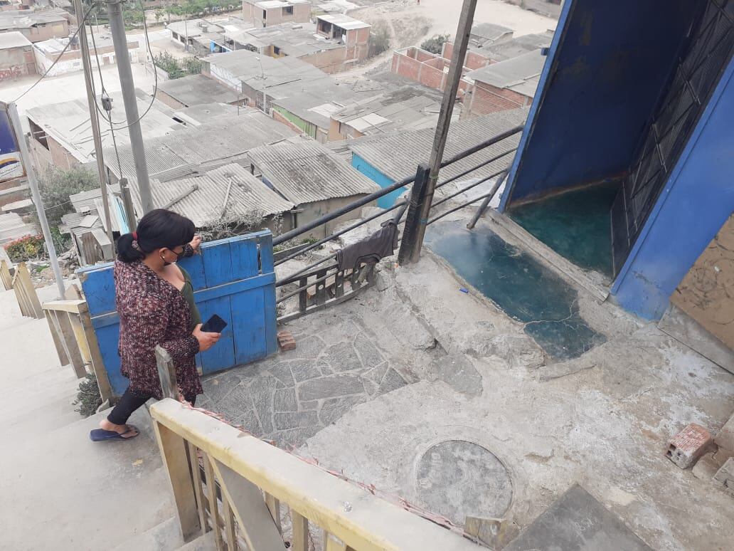 Dos ladrones durmieron con un líquido a una familia y robaron desde el televisor, dinero de la gratificación, perfumes y un juego de play station. (fotos: Mónica Rochabrum/Trome)