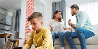 Hablar de la separación con los hijos requiere claridad, calma y cuidado. Foto: Istock.