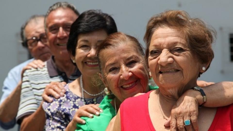 Debemos defender el bienestar de los abuelitos. Foto: ¡Stock.