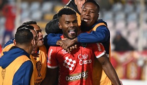 Jimmy Valoyes rompió el empate de Cienciano con ‘bombazo’ ante el Caracas FC | VIDEO