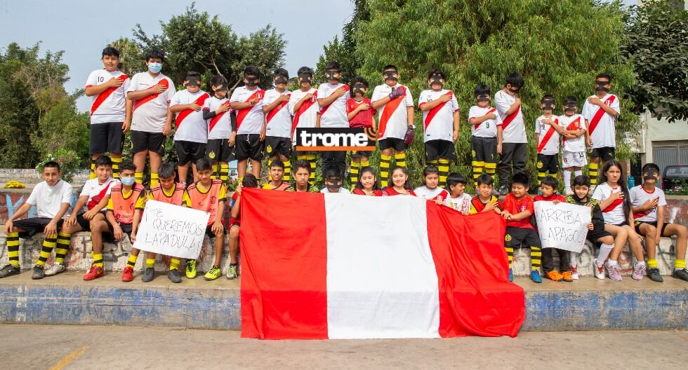 'Lapadulitas' entrenan en canchita, son hinchas peruanos y tienen en el corazón a Gianluca Lapadula y a toda nuestra selección. (Entrevista: Isabel Medina / Fotos: Allengino Quintana)