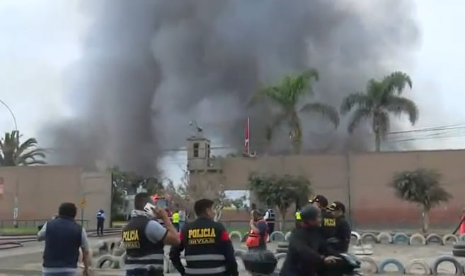Incendio en fábrica de Los Olivos