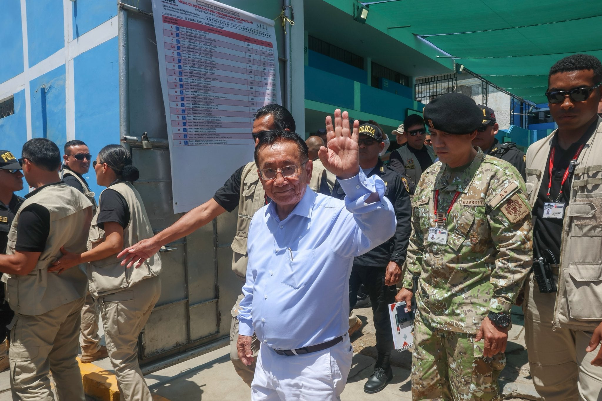 José María Balcázar acudió a votar en Chiclayo. (Presidencia)