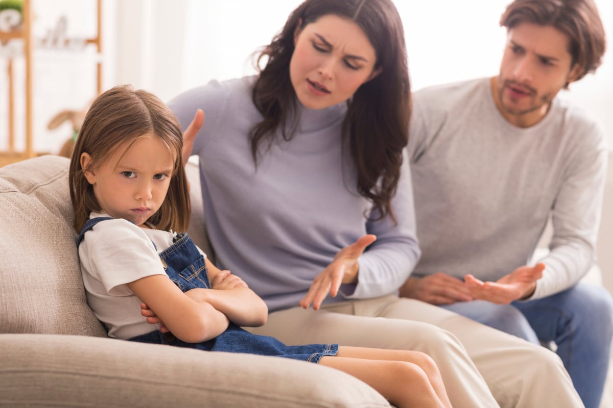 Si tu hijo se frustra cada vez que pierde, estos consejos lo ayudarán a gestionar sus emociones y afrontar las derrotas de manera saludable. Foto: Istock.