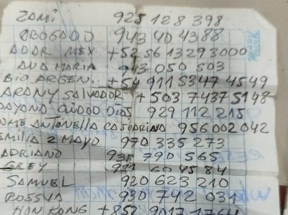 Se hallaron hojas de cuaderno con números de celulares y de cuentas bancarias de agraviados a quienes les exigieron el pago de cupos.
