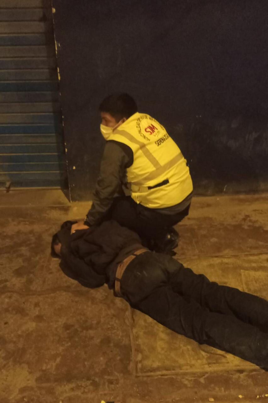 Un hombre de 48 años apodado ‘La Máscara’, fue atrapado por robar productos de una ferretería.