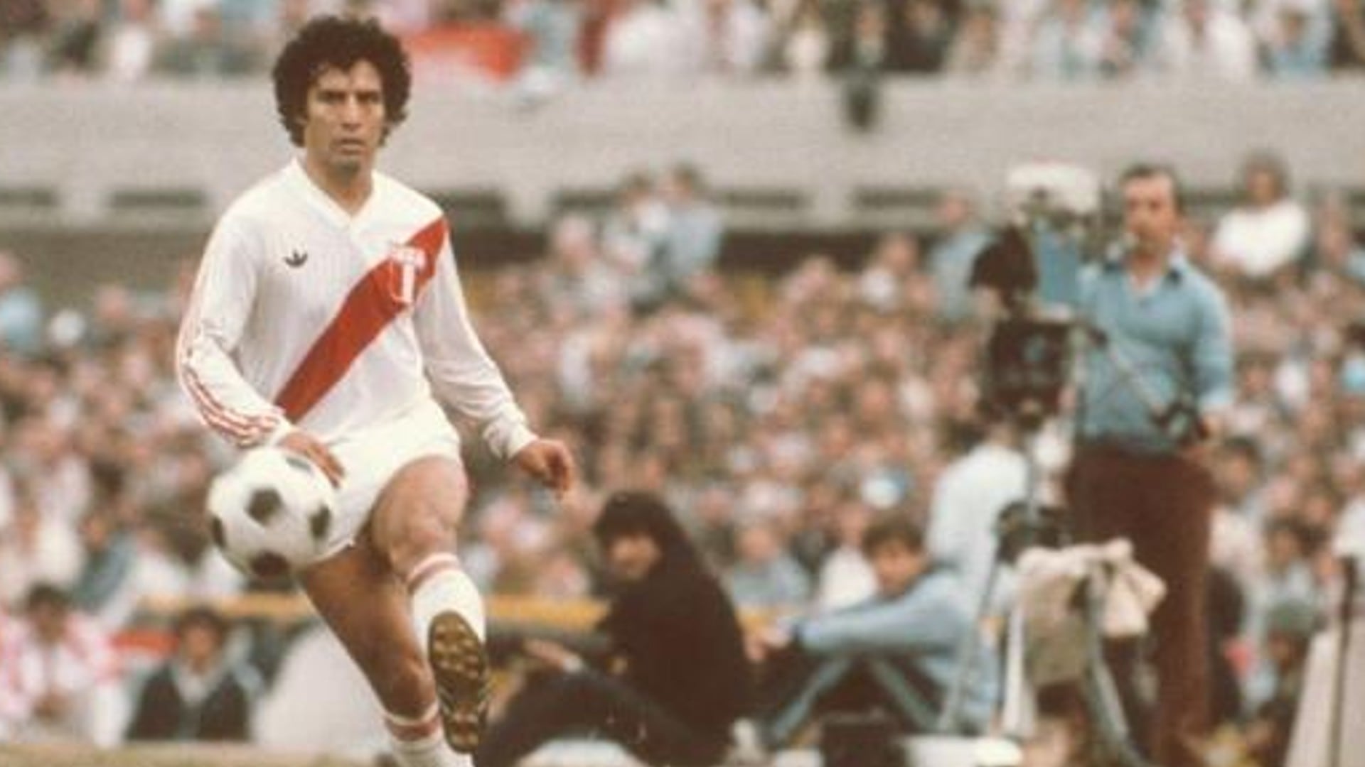 El 'Poeta de la zurda' fue internado en el Hospital Almanzor Aguinaga Asenjo de Chiclayo a causa de una infección.