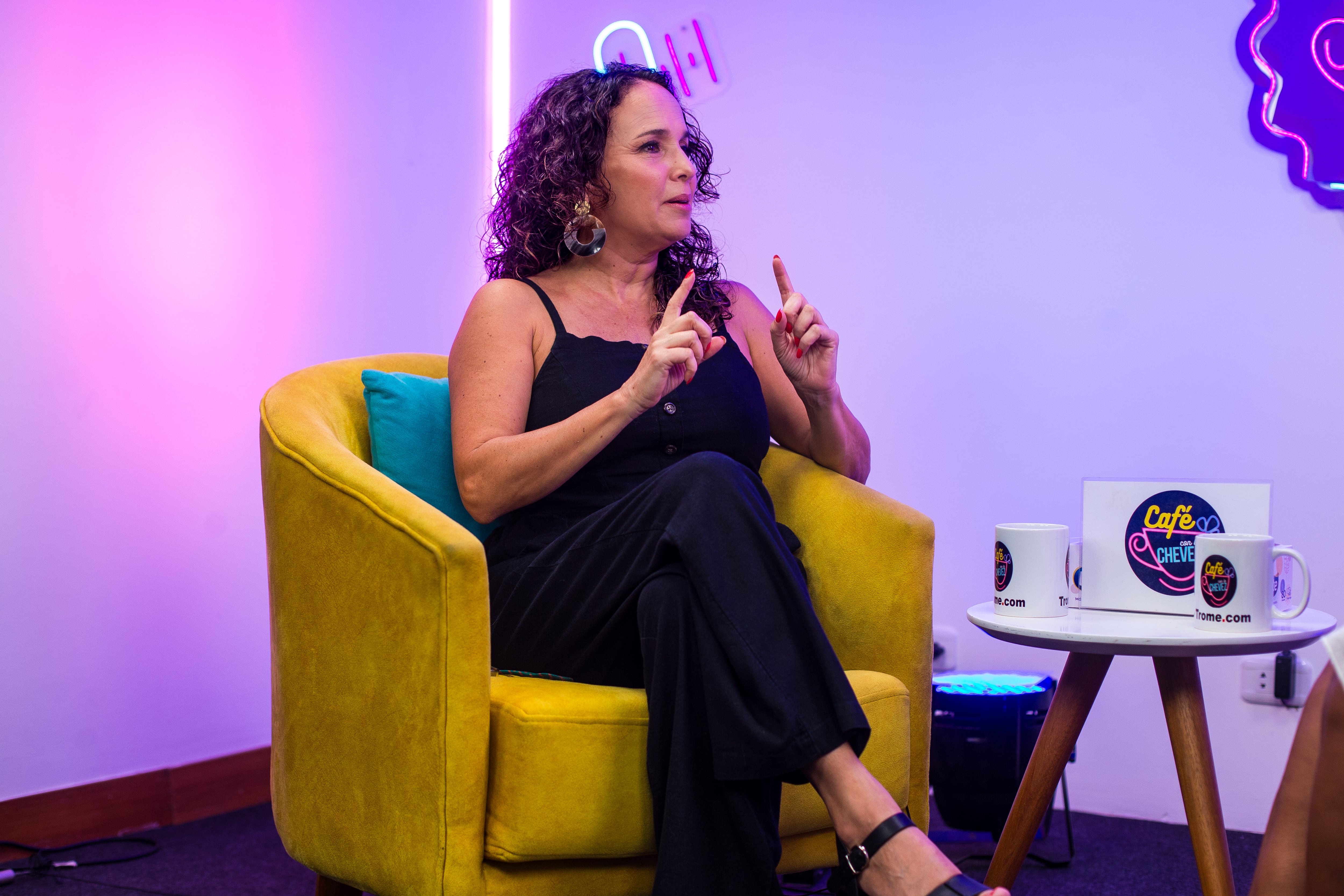 Erika Villalobos en el Café con la Chevez