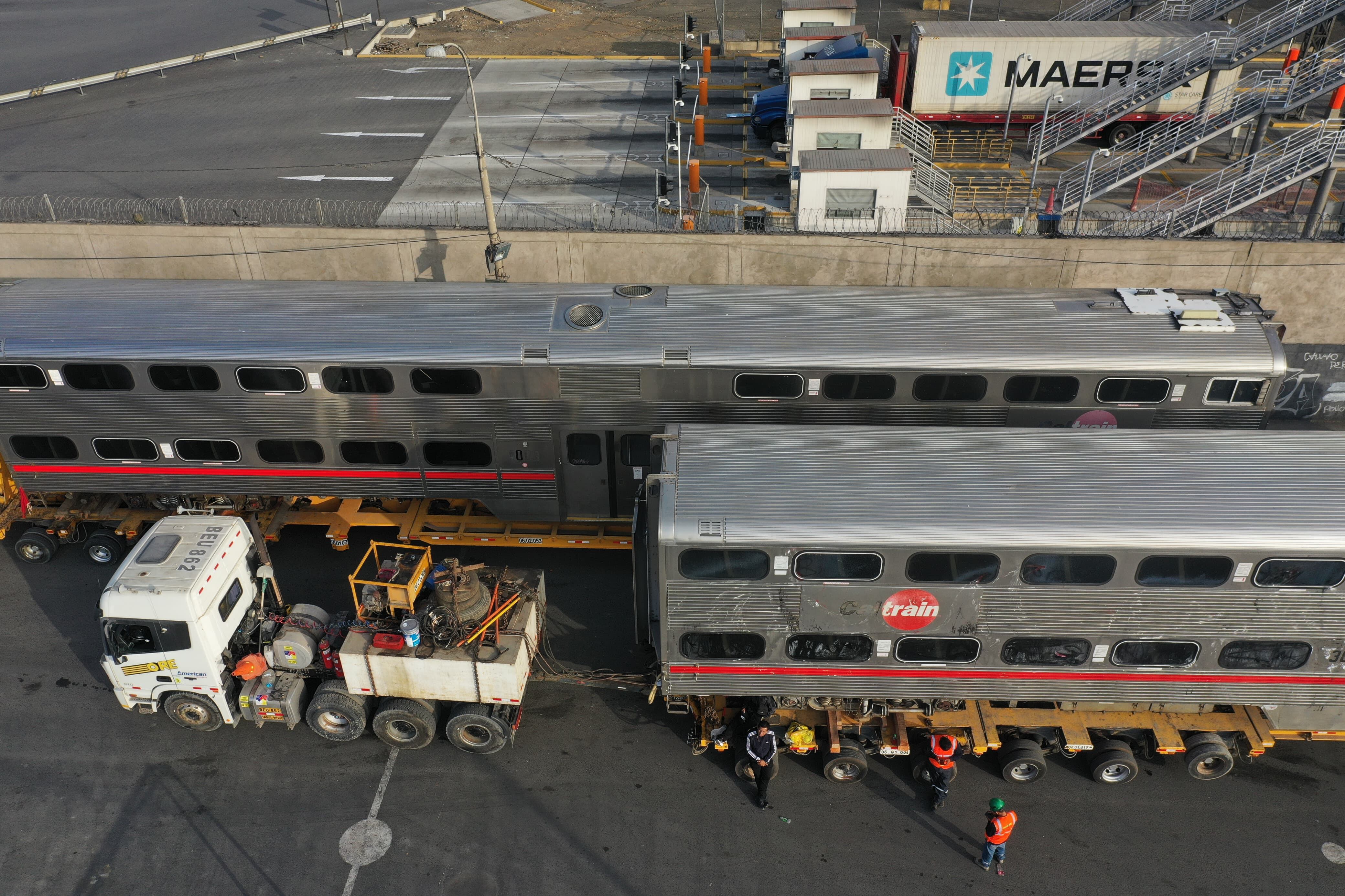Llegada de los trenes de López Aliaga al puerto del Callao.
Fotos: Julio Reaño/@photo.gec