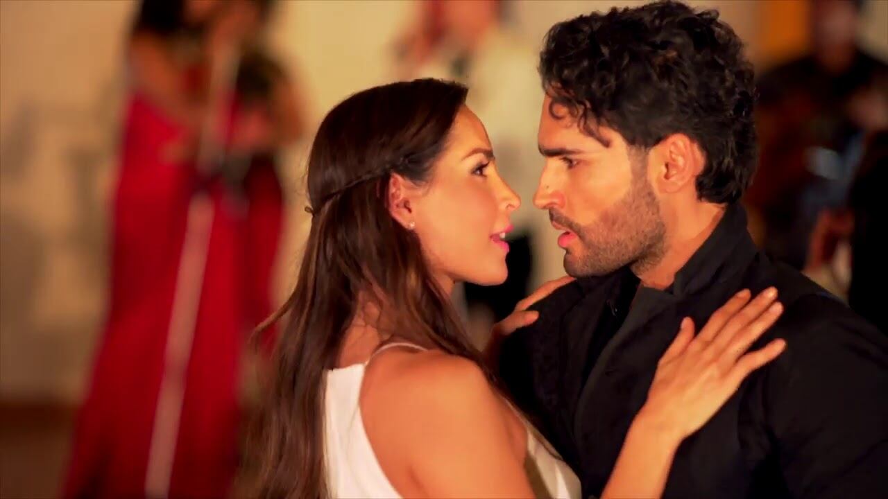 Carmen Villalobos y Fabián Ríos en "Sin senos sí hay paraíso" (Foto: Telemundo)