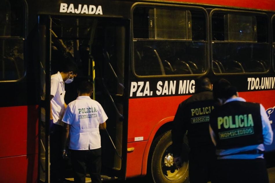 Balean a chofer de la línea de buses el Rápido en plena avenida 12 de octubre en San Martín de Porres. (Foto: cesar.grados@photo.gec)