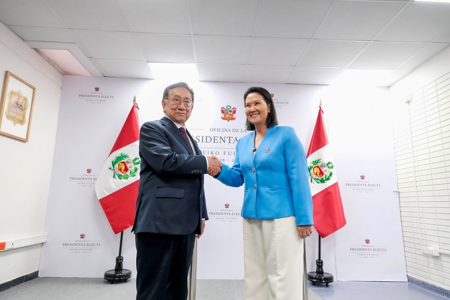 Keiko Fujimori y el presidente de la República, José María Balcázar Zelada, durante el pronunciamiento conjunto que ofrecieron el 9 de julio en la Oficina de la Presidenta Electa (OPE).