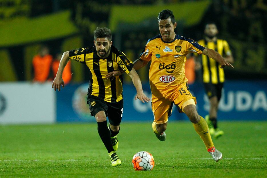 El uruguayo pasó por el histórico Peñarol y allí también debió remar contra la corriente