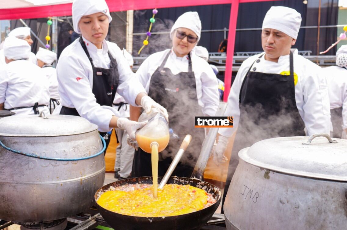 Perú en nuevo récord gastronómico con el 'Parihuelazo 2025'. (Municipalidad de José Leonardo Ortiz / Trome),