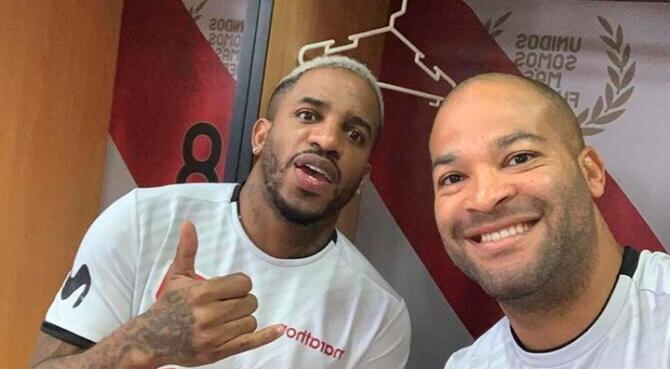 Jefferson Farfáns isgue recuperación en la Videna . (Foto: @SelecciónPeru)