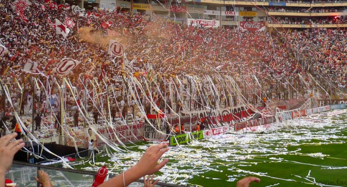 Hinchada crema se volvió a lucir este 2025. Foto: Prensa Universitario/ Archivo.