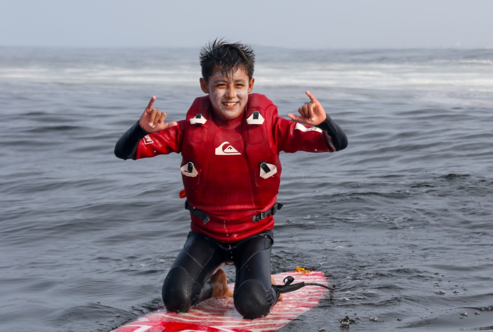 Raúl Vildoso, toda una promesa del surf nacional. (Difusión)