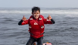 Raúl Vildoso con tan solo 12 años ya correr olas de más de 4 metros en Pico Alto