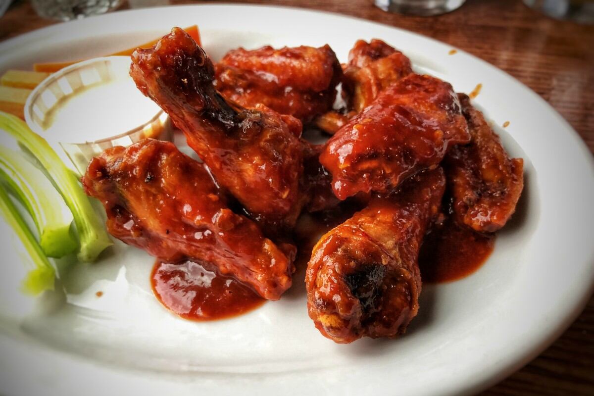 Alitas de pollo picantes o Buffalo wings. (Shelby L. Bell | Flickr)