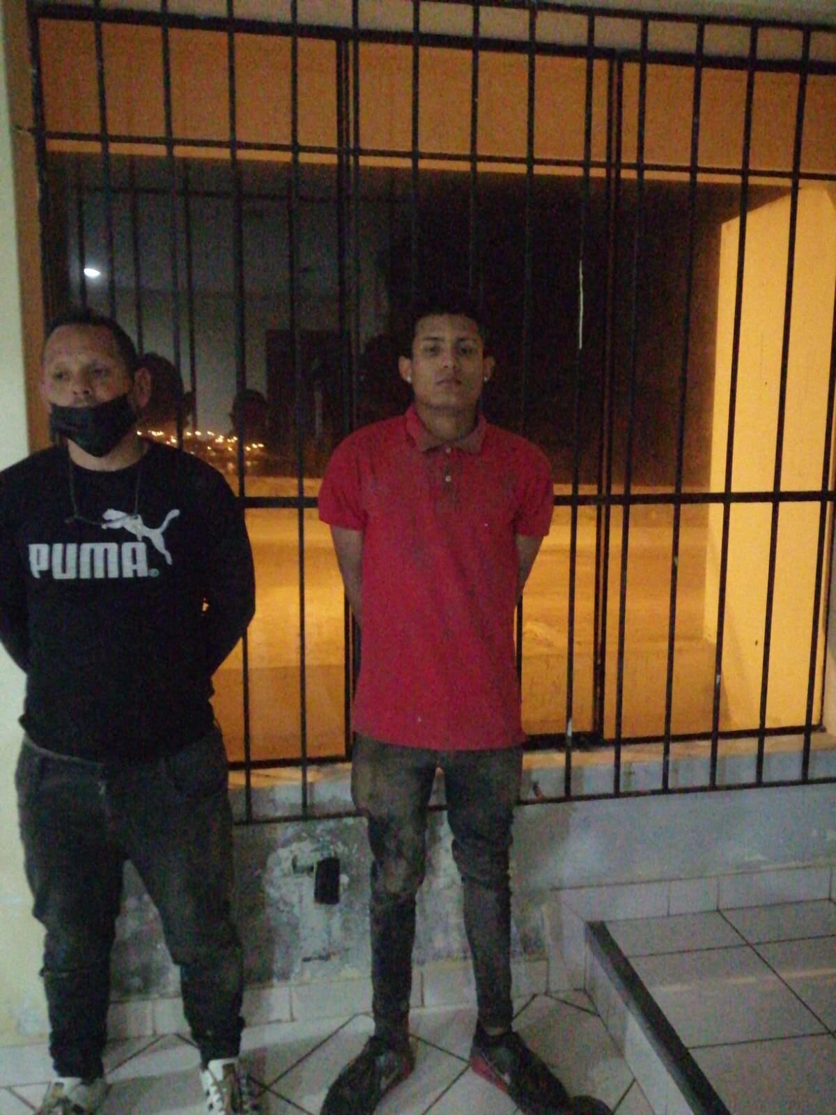 Carlos Alberto Farfán Rodríguez (41) y Adán Josué Torres Moreno (19), asaltaban con cuchillos 'matachanchos'. (foto: TROME)