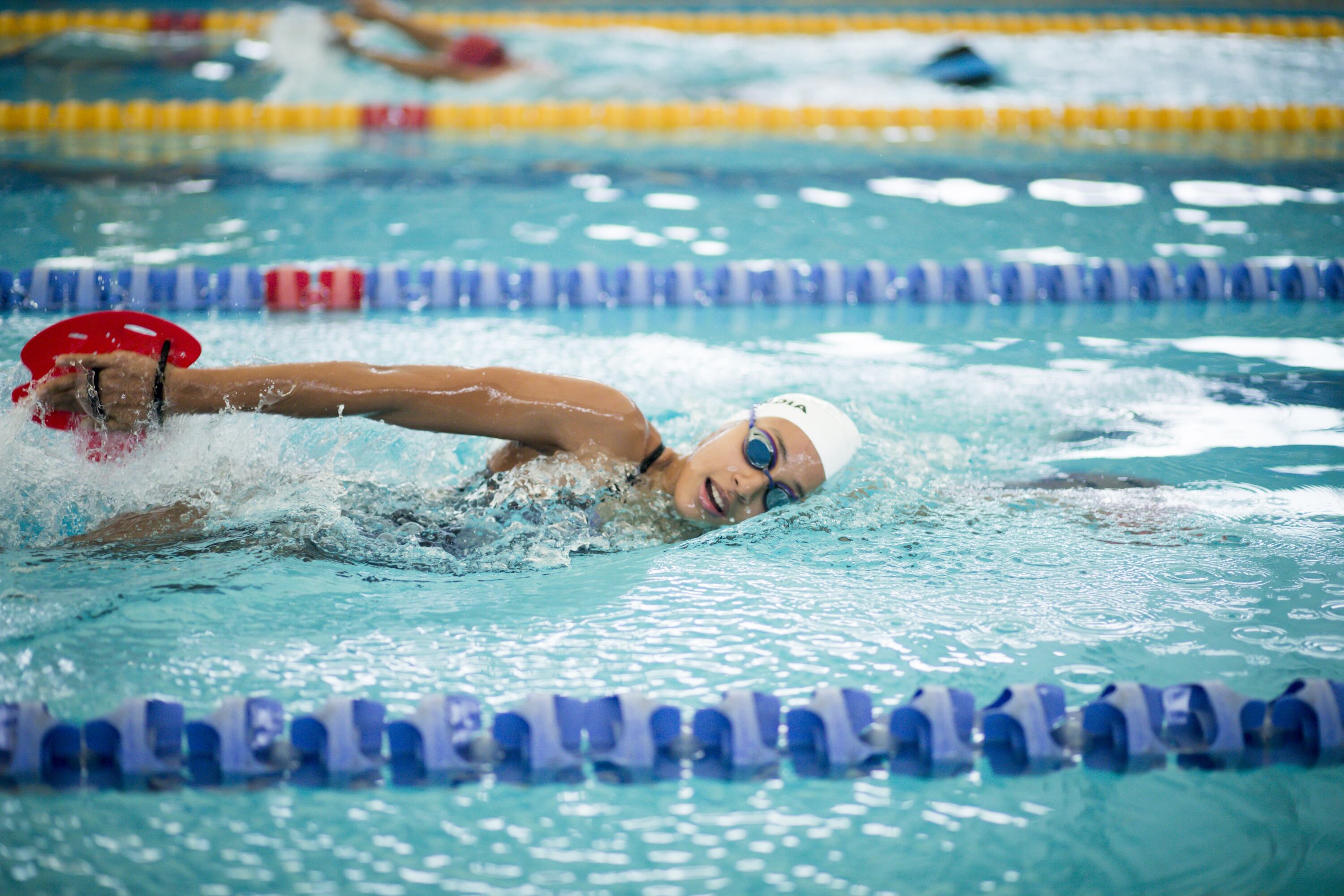 Para Adriana, la piscina siempre ha sido un escenario de competencia. Comenzó a participar en torneos a los ocho años. A los 14, llegó a la final en el Sudamericano de Medellín.