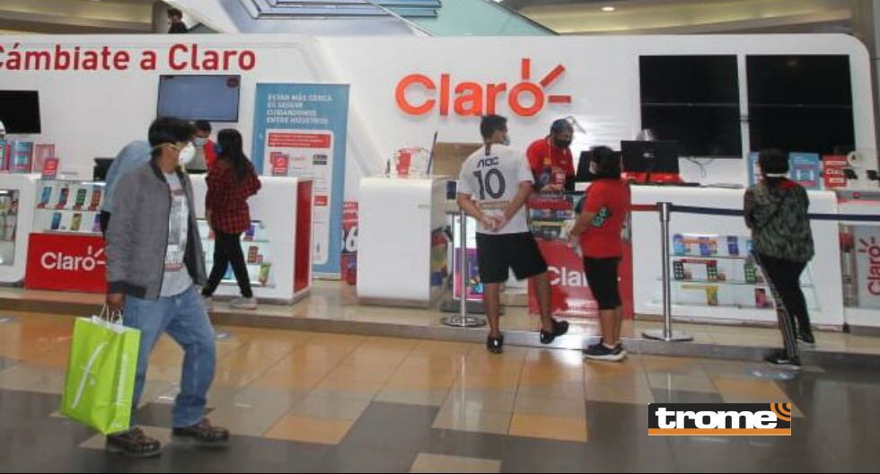 Con variadas ofertas y campañas como 'Mil horas de locura' están impulsando su reactivación los centros comerciales y malls en Lima. Gobierno autorizó que ya puedan atender a diario. (Trome /Alan Ramírez)