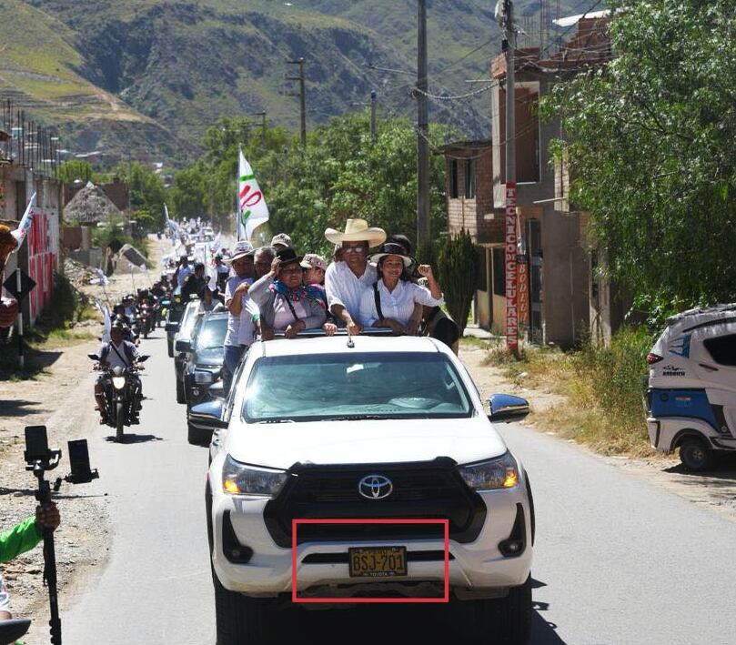 Camioneta de investigado por transportar droga movilizó a la plancha presidencial. (Foto: Facebook Roberto Sánchez)