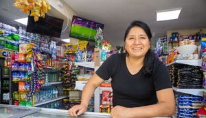 Mamita pasó de ayudante a dueña de la bodega Chelita en Ate y trabajó duro para que su negocio creciera