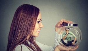 ¿Crees que tu pareja es posesiva? Psicóloga enumera seis conductas frecuentes en este tipo de personas