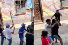 ¡SANGRE EN EL PASAJE DE LA SALSA! Brutal pelea con palos y cuchillos entre familias convirtió la música en violencia en pleno Callao