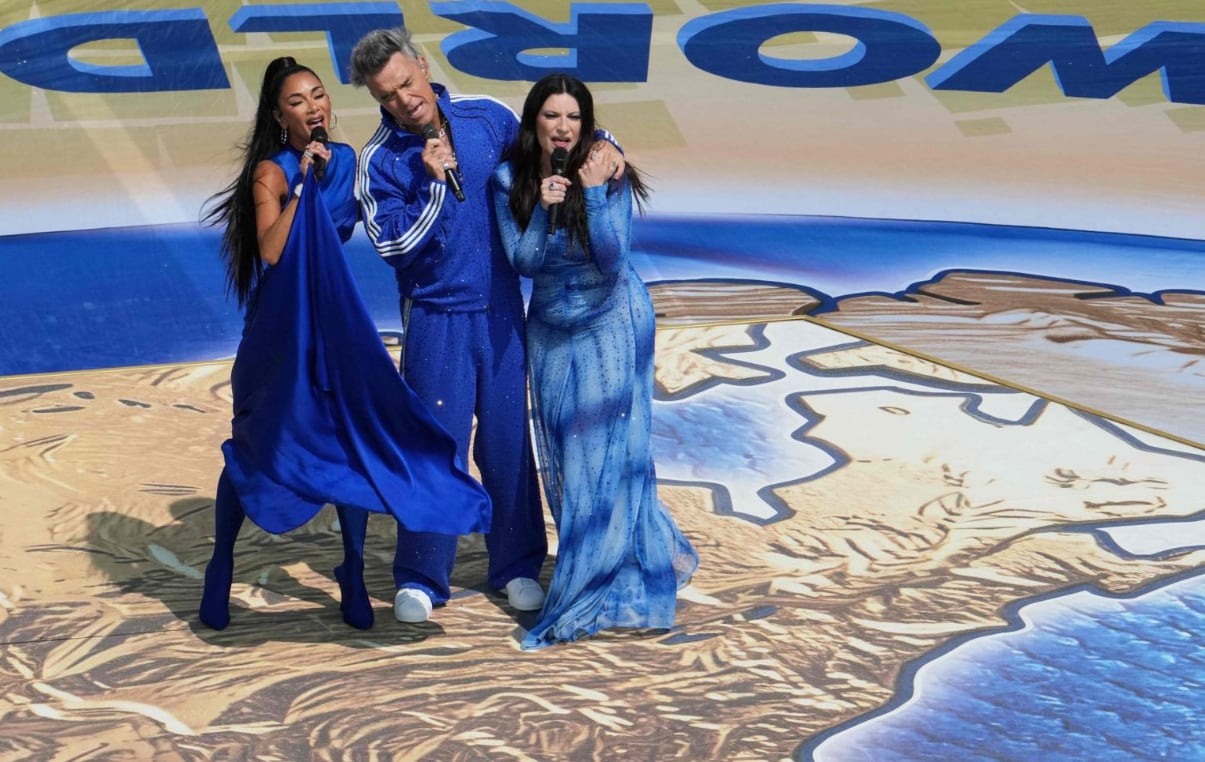 Laura Pausini, Nicole Scherzinger y Robbie Williams cantan en la ceremonia de clausura. Foto: AFP.