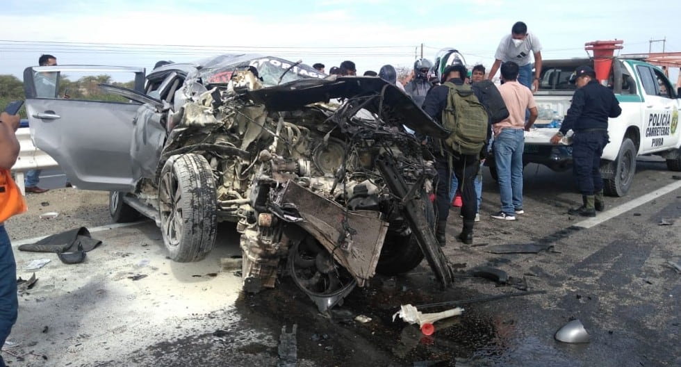 Piura: Una mujer falleció y sus tres amigos resultaron gravemente heridos tras sufrir un aparatoso accidente de tránsito en la carretera Piura - Sullana.