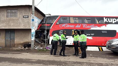 Puno: Bus se despista, choca con vivienda y muere chofer