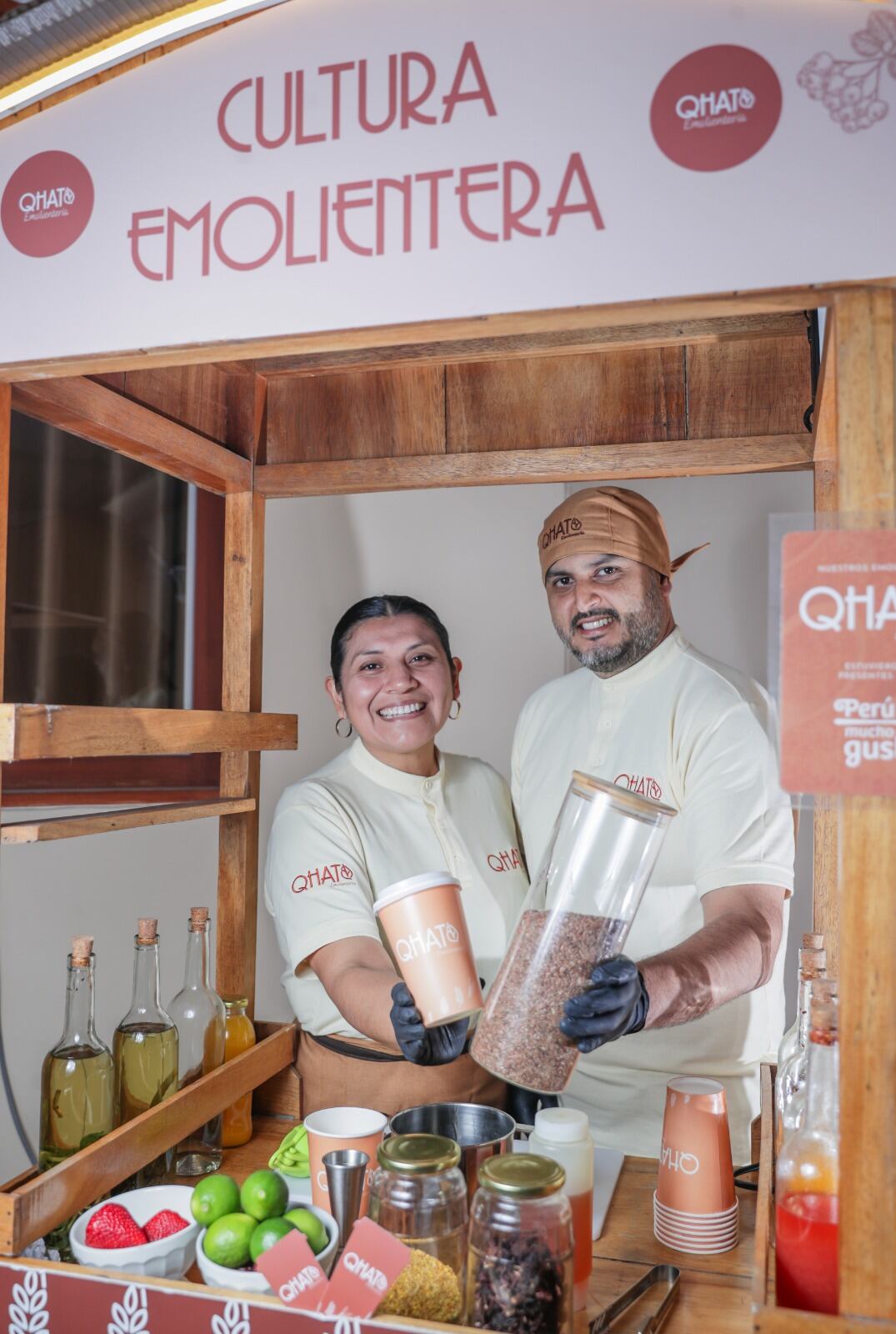 La marca cuenta con una gran variedad de insumos que convierten al emoliente en un viaje de sabores. Foto: Julio Reátegui.