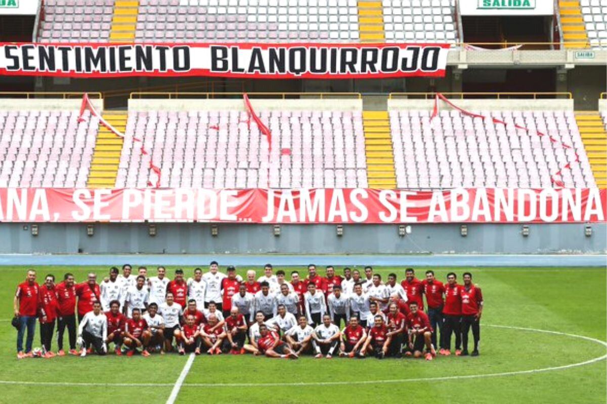 Selección peruana entrenó por la mañana (Foto: @labicolor)