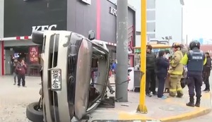 Vendedora de emoliente salva de morir en impactante accidente en la avenida Arequipa | VIDEO