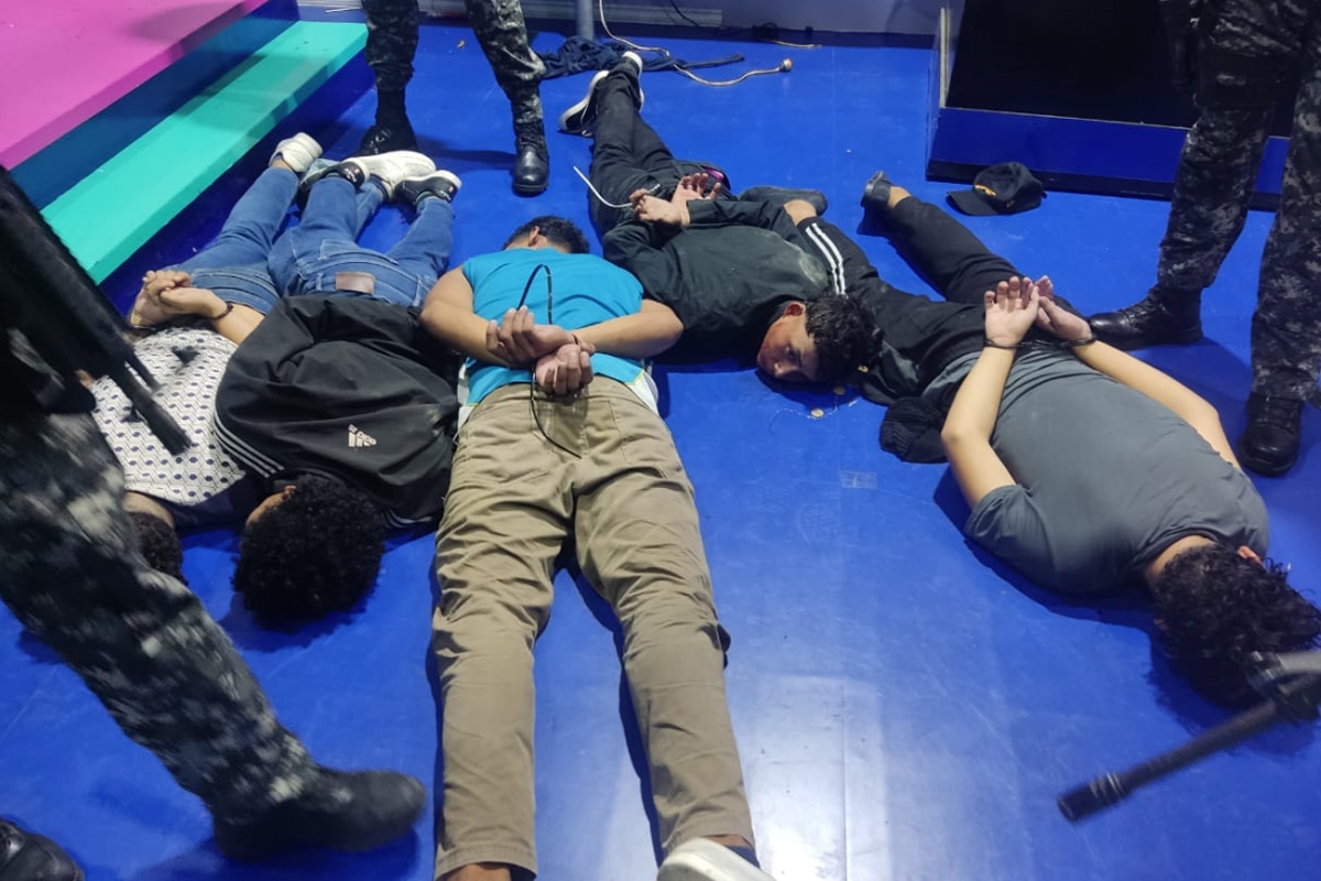 Es importante señalar que el país ha estado experimentando un aumento en la delincuencia, lo que llevó al presidente Daniel Noboa a declarar estado de excepción y toque de queda.