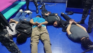 Ecuador en zozobra: Policía captura a delincuentes armados que tomaron las instalaciones del TC Televisión