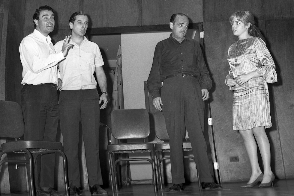 Debuta en el teatro de la PUC el 14 de diciembre de 1961, en una versión del poema dramático Tristán e Isolda, bajo la dirección de Ricardo Blume. Desde esa fecha Hernán Romero ha mostrado su talento en teatro, cine y televisión. (Foto: GEC Archivo Histórico)